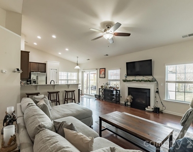 5826 Castlecove Road - Photo Thumbnail 3