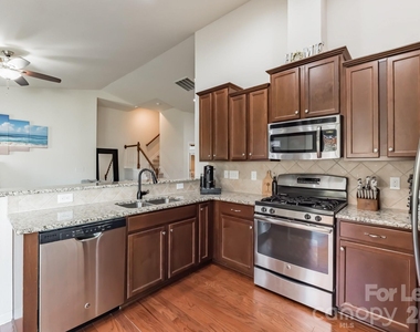 5826 Castlecove Road - Photo Thumbnail 6
