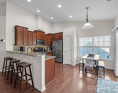 5826 Castlecove Road - Photo Thumbnail 7