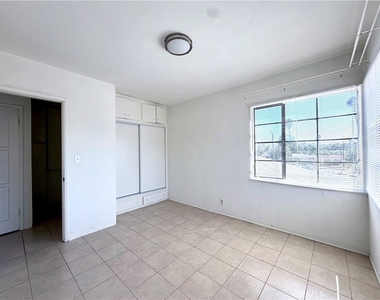 3810 Stockbridge Avenue - Photo Thumbnail 4