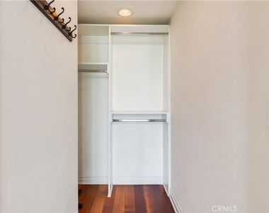 333 N Hill Avenue - Photo Thumbnail 21
