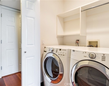 333 N Hill Avenue - Photo Thumbnail 15