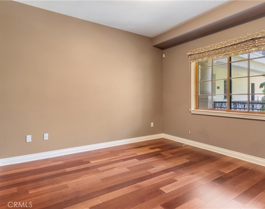 333 N Hill Avenue - Photo Thumbnail 13