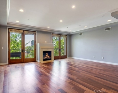 333 N Hill Avenue - Photo Thumbnail 7