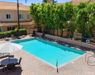 5200 White Oak Avenue - Photo Thumbnail 17