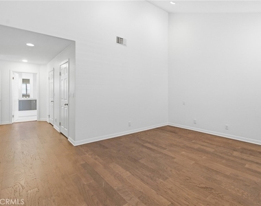 5200 White Oak Avenue - Photo Thumbnail 21