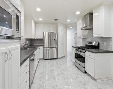 5200 White Oak Avenue - Photo Thumbnail 8
