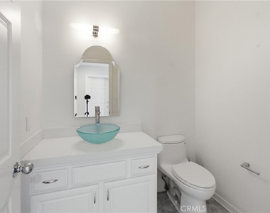5200 White Oak Avenue - Photo Thumbnail 9