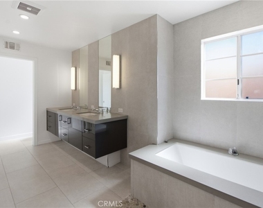 5200 White Oak Avenue - Photo Thumbnail 23
