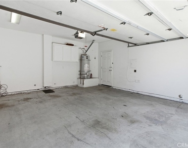 5200 White Oak Avenue - Photo Thumbnail 15