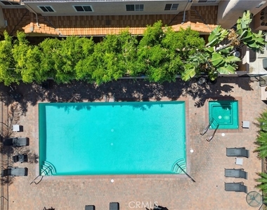 5200 White Oak Avenue - Photo Thumbnail 2