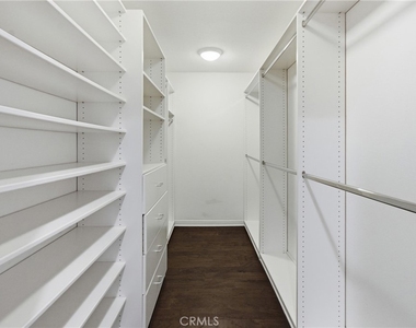 5200 White Oak Avenue - Photo Thumbnail 22