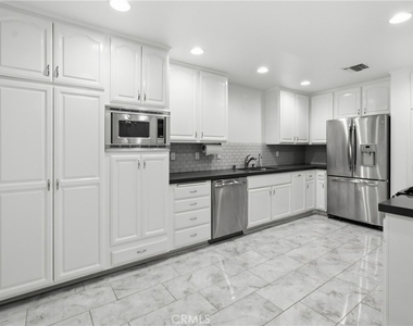 5200 White Oak Avenue - Photo Thumbnail 10