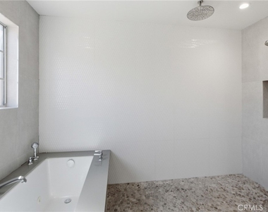 5200 White Oak Avenue - Photo Thumbnail 20
