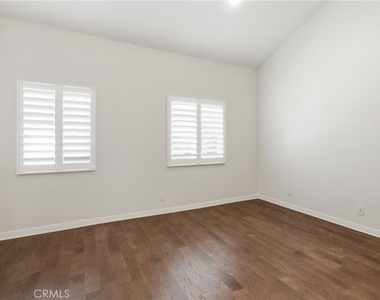 5200 White Oak Avenue - Photo Thumbnail 14