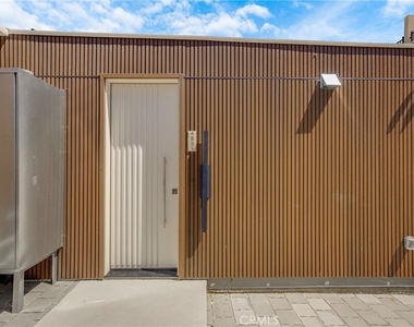 4851 1/2 Woodman Avenue - Photo Thumbnail 1