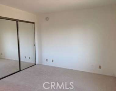 8163 Redlands - Photo Thumbnail 6