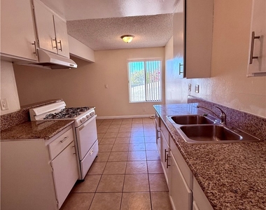 3300 W Orange Avenue - Photo Thumbnail 4