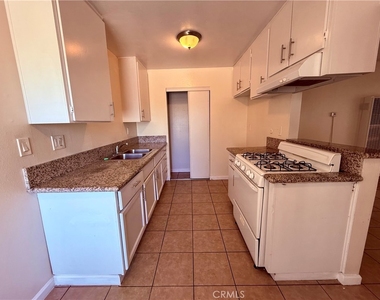 3300 W Orange Avenue - Photo Thumbnail 1