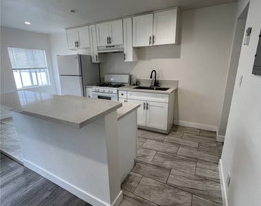 4516 S Normandie - Photo Thumbnail 2