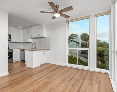 424 Stratford Court - Photo Thumbnail 7