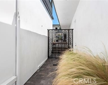 326 N Coast - Photo Thumbnail 8