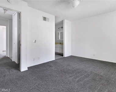 48944 Desert Flower Drive - Photo Thumbnail 8