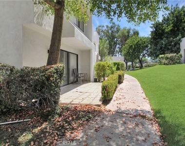 48944 Desert Flower Drive - Photo Thumbnail 10
