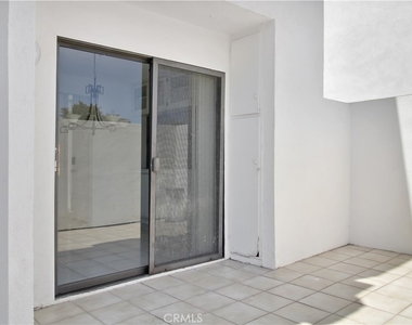 48944 Desert Flower Drive - Photo Thumbnail 11
