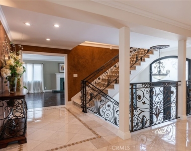 3435 Oakmont View Drive - Photo Thumbnail 5