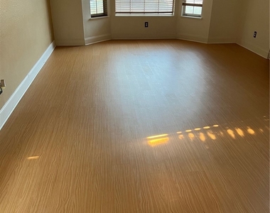 26055 Bancroft Street - Photo Thumbnail 2