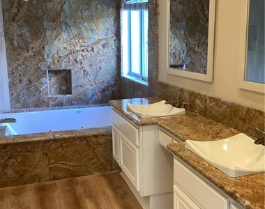 26055 Bancroft Street - Photo Thumbnail 10