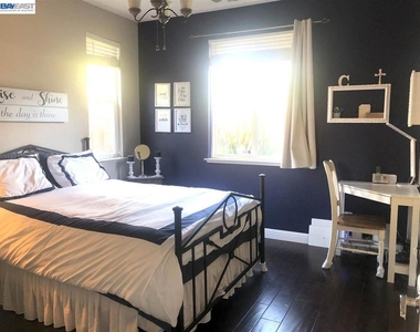 1154 Mulberry Pl - Photo Thumbnail 9