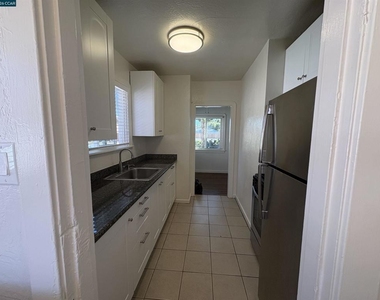 1602 Georgia Street - Photo Thumbnail 10