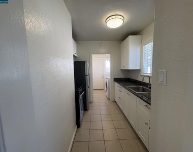 1602 Georgia Street - Photo Thumbnail 11