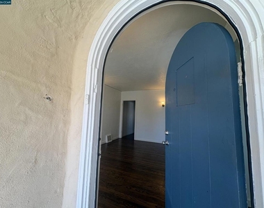 1602 Georgia Street - Photo Thumbnail 5