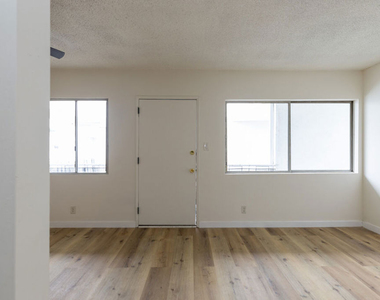 1295 Federal Avenue - Photo Thumbnail 6