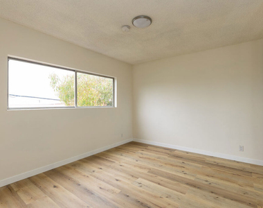 1295 Federal Avenue - Photo Thumbnail 11