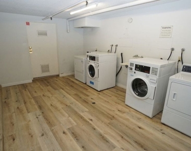 1295 Federal Avenue - Photo Thumbnail 2