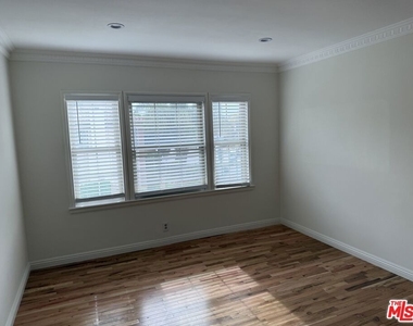 947 S Bedford Street - Photo Thumbnail 4