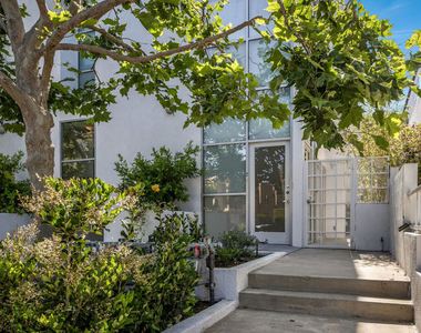 823 N Martel Avenue - Photo Thumbnail 21