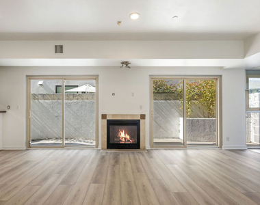 823 N Martel Avenue - Photo Thumbnail 4