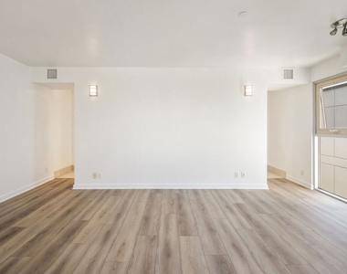 823 N Martel Avenue - Photo Thumbnail 14