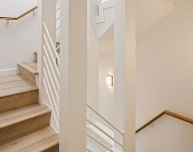 823 N Martel Avenue - Photo Thumbnail 7