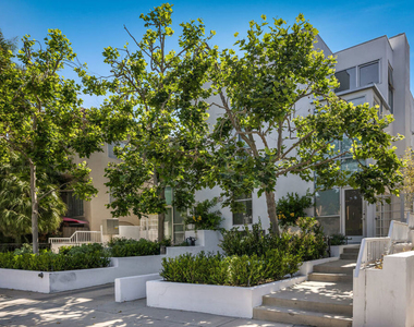 823 N Martel Avenue - Photo Thumbnail 20