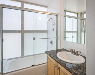 823 N Martel Avenue - Photo Thumbnail 11