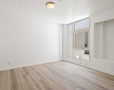 823 N Martel Avenue - Photo Thumbnail 9