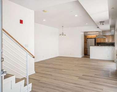 823 N Martel Avenue - Photo Thumbnail 1