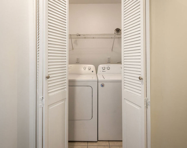 823 N Martel Avenue - Photo Thumbnail 8