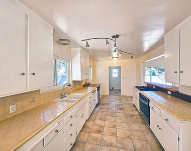 3700 Glenwood Avenue - Photo Thumbnail 10